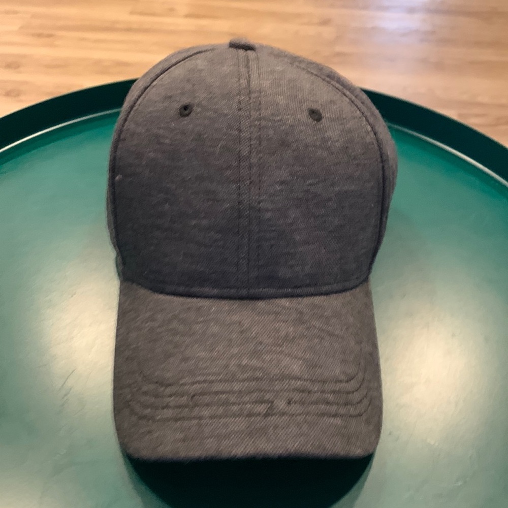 Grey adjustable cap